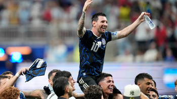 Messi không ghi bàn, vẫn vượt Mbappe ở cuộc đua vua phá lưới