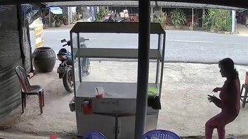 Chủ quán nghỉ bán sớm khi ' cái tủ được gió đẩy vào nhà'