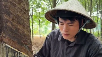 Nam diễn viên 'sống 80 cuộc đời': ngày bán nước mía, ngày cạo mủ cao su