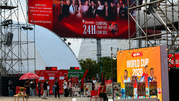 Sự kiện '2 trong 1': vừa xem World Cup, vừa đu dàn 'anh trai'