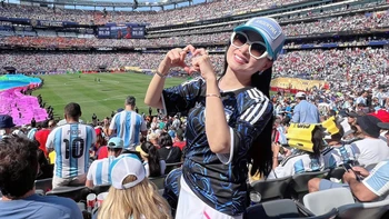 Chồng tỉ phú săn vé phút chót cho Hà Phương xem chung kết World Cup