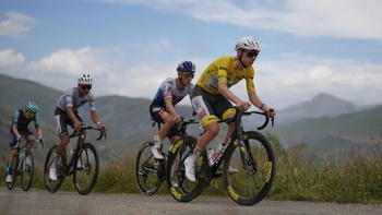 Chặng cuối Tour de France bị rút ngắn vì cháy rừng