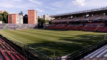 Sân nhà Rayo Vallecano bị thu giấy phép vì nước nhiễm khuẩn