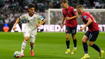 Sao trẻ Mexico tốt nghiệp phổ thông trong mùa World Cup