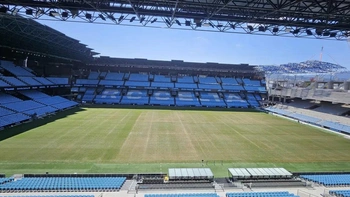 Trận đấu ở La Liga bị hoãn vì sân mọc đầy nấm