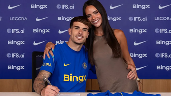Tân binh Chelsea có bạn gái xinh đẹp và nổi tiếng hơn cả mình