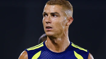 Ronaldo đổi ‘giao diện’ sau đám cưới