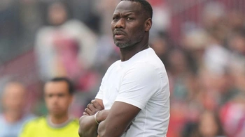 HLV Pape Thiaw đòi nợ Liên đoàn Bóng đá Senegal