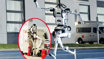 Robot hình người chạy nhanh hơn Usain Bolt rồi 'ôm tủ điện'