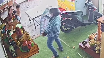 Tên trộm xếp ngay ngắn 6 thùng bia vào chỗ cũ khi gặp chủ nhà