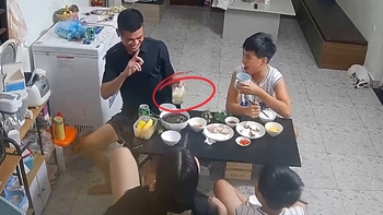 Ông bố 'não cá vàng' xới cơm nhầm vào cốc bia
