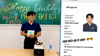 Thầy giáo 2K thi tốt nghiệp THPT cùng học trò, bao điểm mà gây bão?