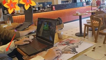 Chơi game ở quán cà phê, vui quá hóa… phiền hà?