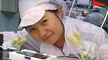 'Cô gái iPhone' là ai mà đến giờ danh tính vẫn mơ hồ?