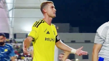 Rút Ronaldo ra sớm, Al Nassr ghi liền 3 bàn để lội ngược dòng khó tin