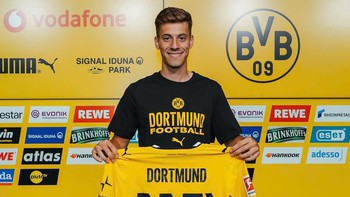 HLV Borussia Dortmund không thể phát âm tên học trò