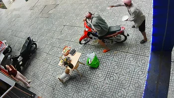 Hai thanh niên giật cô hồn siêu 'văn minh'