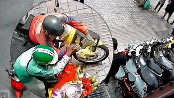 Ngư ông đắc lợi phiên bản 'tháng cô hồn'