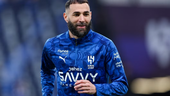 Benzema đang sung thì CLB… hết chỗ