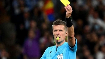 UEFA ‘nới’ quy định thẻ vàng ở các giải châu Âu