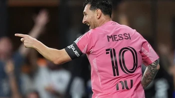 Messi ‘chữa lành’ nỗi buồn World Cup bằng cách… ghi bàn 