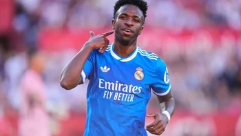 Vinicius 'dọn sạch' Instagram, fan Arsenal mở diễn đàn... đồn đoán