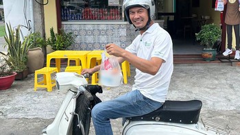Tiết Cương bán quán ăn bình dân, tự chạy xe giao hàng nuôi gia đình
