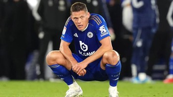 Leicester City thu cầu thủ 2,7 triệu/đêm nếu ngủ lại sân tập vì... 'cạn ví'