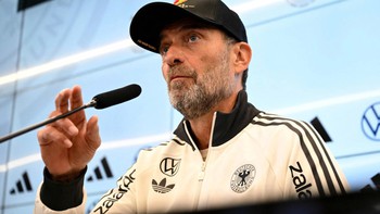 Lý do HLV Jurgen Klopp cấm tuyển thủ Đức cắt tóc tại khách sạn