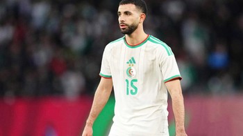 Sao Man City bị đuổi khỏi tuyển Algeria vì ‘bật’ HLV