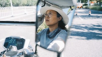 Cựu giám đốc lương trăm triệu giờ bán trái cây, khoai lang nướng