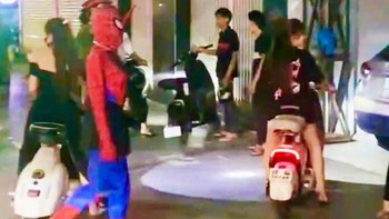 'Đi bão' ăn mừng, sao cứ phải làm quá mới chịu?