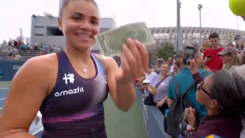Sao quần vợt được fan tặng tờ 2 USD để ‘lấy hên’ ở US Open
