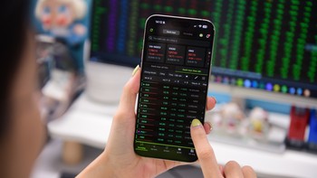 Kênh đầu tư: VND đang 'sáng' hơn đất, vàng, chứng khoán