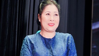 NSND Hồng Vân: 'Người ta đồn tôi rửa tiền, thật ra là đi cày nuôi sân khấu'