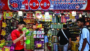 Dầu thảo dược yadom: Nét văn hóa hít hà của người Thái