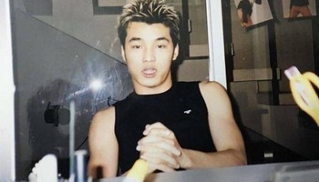 Ca sĩ từng dùng bao tải đựng cát sê đến bán hết nhà cửa giờ sống ra sao?
