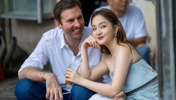 Lan Phương nộp đơn ly hôn chồng Tây cao hơn 2m, hé lộ nhiều góc khuất