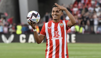 Flamengo ‘réo tên’ Cristiano Ronaldo để đòi nợ CLB Almeria