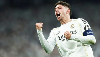 Valverde của Real Madrid 'hồn vía lên mây' vì sút chấn thương con trai Zidane