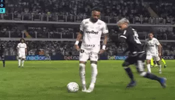 Neymar kiến tạo đẹp nhưng suýt gây xô xát trong chiến thắng của Santos