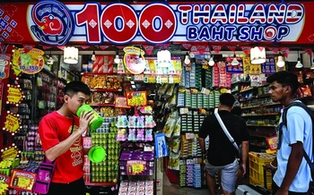 Dầu thảo dược yadom: Nét văn hóa hít hà của người Thái