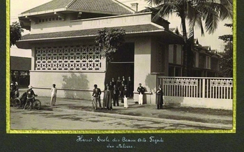 Trăm năm EBAI: Những mục đích chính trị của một trường mỹ thuật