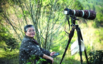 XUÂN TRONG NHỮNG BỨC ẢNH CỦA MỘT PHỤ NỮ 70 TUỔI…