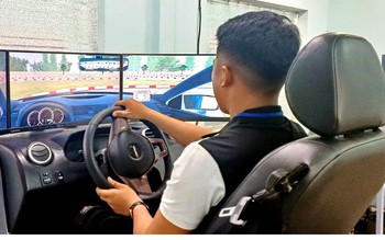Ra đường không ai hỏi anh thi bằng lái xe bao nhiêu điểm mà hỏi anh có biết lái xe không