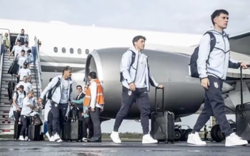 Uruguay vất vả trước trận ra quân World Cup vì FIFA quên thủ tục bay