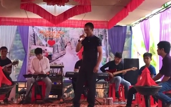 Chàng trai hát 'Miyahee' được dân mạng chấm điểm 10 vì độ tự tin