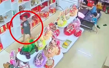 Mẹ nhanh trí cứu con trai bị hóc dị vật