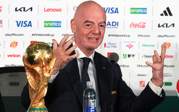 Chủ tịch FIFA gây tranh luận vì… bay quá nhiều ở World Cup 2026