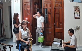 Con trai hạnh phúc không nói nên lời khi được cả nhà tổ chức sinh nhật bất ngờ